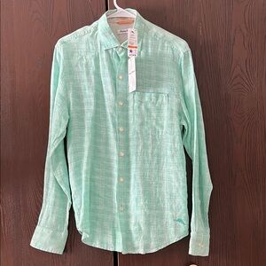 Tommy Bahama long sleeved 100% linen button down blouse. SP. NWT